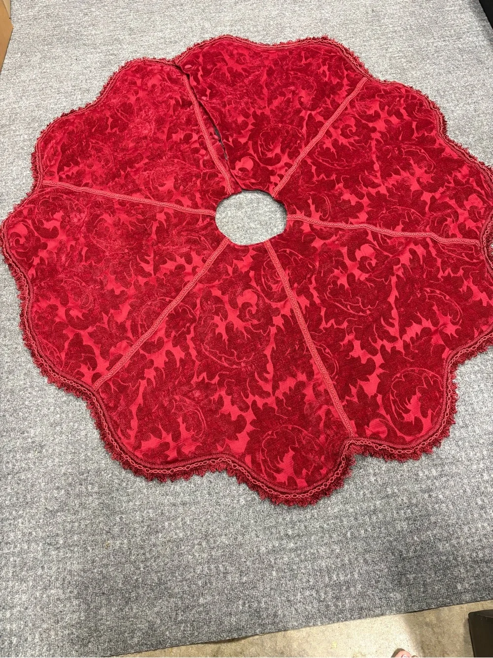 Gorgeous Red Velvet Damask Christmas Tree Skirt One Flawed Buttom